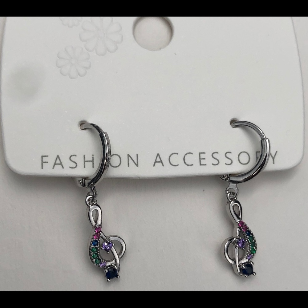 2 pairs of earrings
